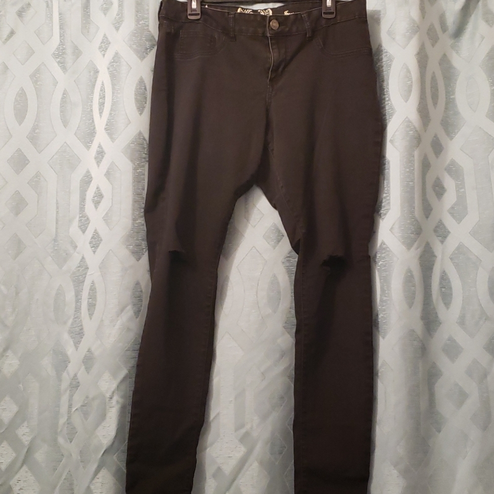 SO black distressed jegging